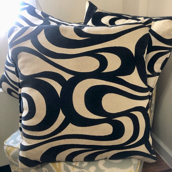 Set of 3 black and beige swirled design decorative accent pillows - Picture 2 of 5